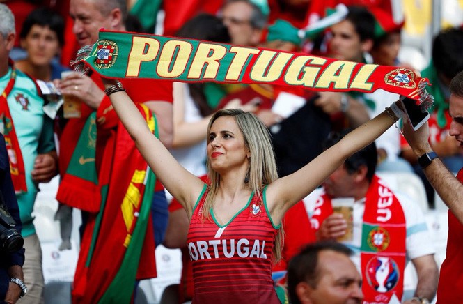 Dàn mỹ nhân cổ vũ tuyển Bồ Đào Nha ‘đốt cháy’ khán đài World Cup 2018 - ảnh 4