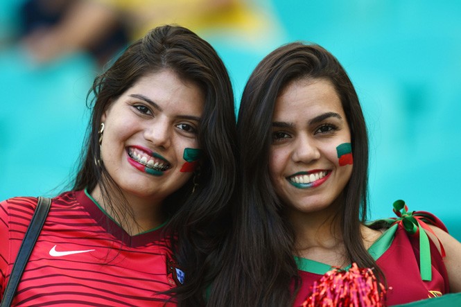Dàn mỹ nhân cổ vũ tuyển Bồ Đào Nha ‘đốt cháy’ khán đài World Cup 2018 - ảnh 5