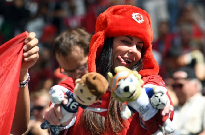 Dàn mỹ nhân cổ vũ tuyển Bồ Đào Nha ‘đốt cháy’ khán đài World Cup 2018 - ảnh 6