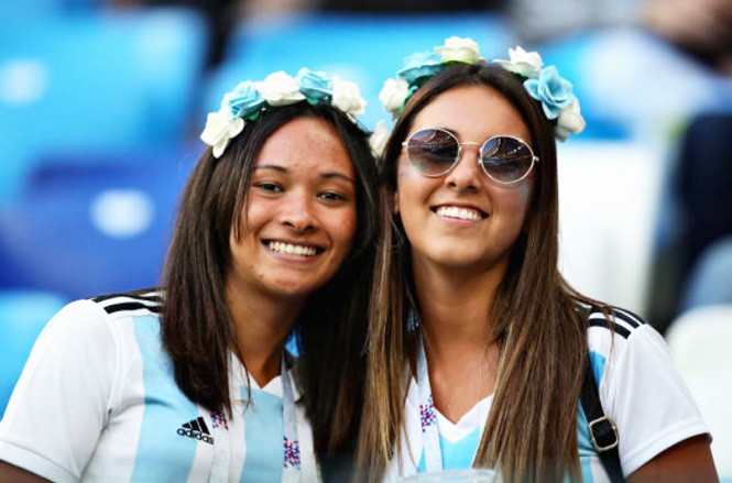 Dàn CĐV nữ ‘cứu vãn’ trận thua của tuyển Argentina - ảnh 9
