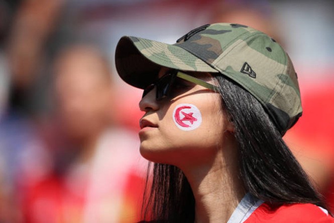 Fan nữ Bỉ và Tunisia ‘thi thố’ sắc đẹp ở World Cup 2018 - ảnh 10