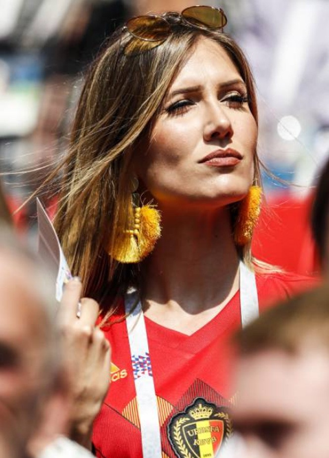 Fan nữ Bỉ và Tunisia ‘thi thố’ sắc đẹp ở World Cup 2018 - ảnh 1