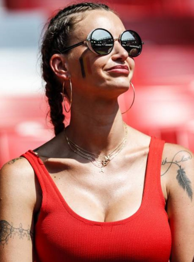 Fan nữ Bỉ và Tunisia ‘thi thố’ sắc đẹp ở World Cup 2018 - ảnh 4