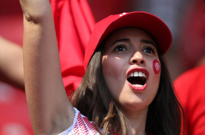 Fan nữ Bỉ và Tunisia ‘thi thố’ sắc đẹp ở World Cup 2018 - ảnh 8