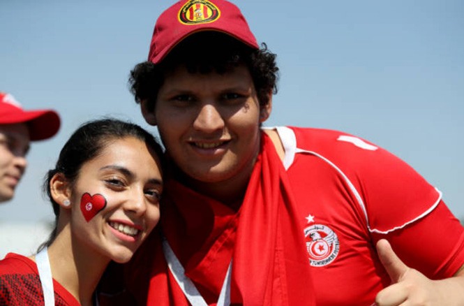 Fan nữ Bỉ và Tunisia ‘thi thố’ sắc đẹp ở World Cup 2018 - ảnh 9