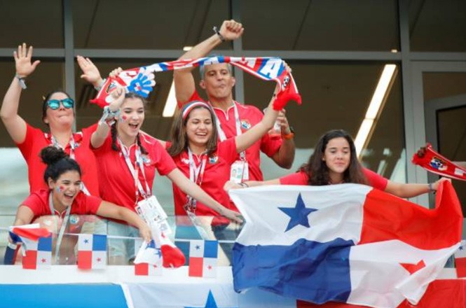 Mỹ nhân Anh và Panama ‘đọ sức nóng’ trên khán đài World Cup - ảnh 10