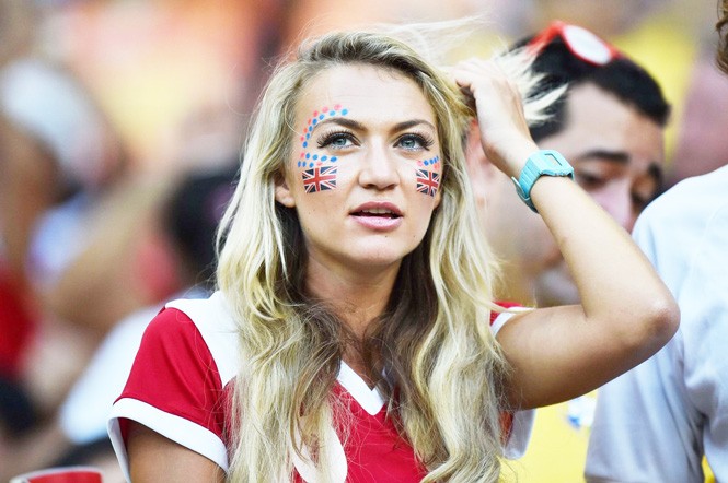 Mỹ nhân Anh và Panama ‘đọ sức nóng’ trên khán đài World Cup - ảnh 4