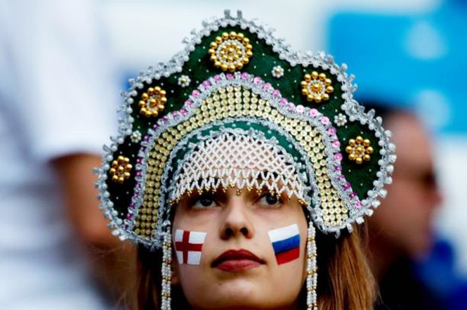 Mỹ nhân Anh và Panama ‘đọ sức nóng’ trên khán đài World Cup - ảnh 5