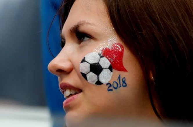 Mỹ nhân Anh và Panama ‘đọ sức nóng’ trên khán đài World Cup - ảnh 7