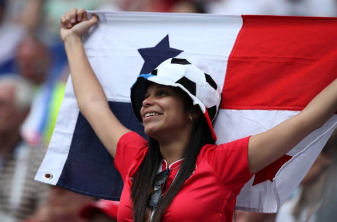 Mỹ nhân Anh và Panama ‘đọ sức nóng’ trên khán đài World Cup - ảnh 9