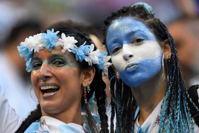 Argentina lách qua ‘cửa tử’, CĐV tràn ra đường ăn mừng như đã vô địch - ảnh 8