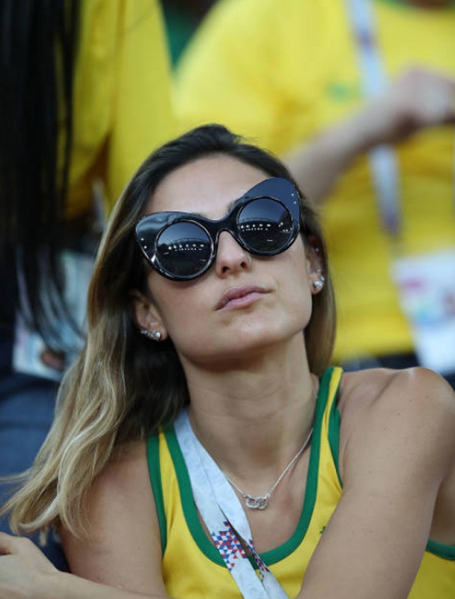 Dàn kiều nữ Brazil ‘đốt cháy’ khán đài World Cup 2018 - ảnh 11