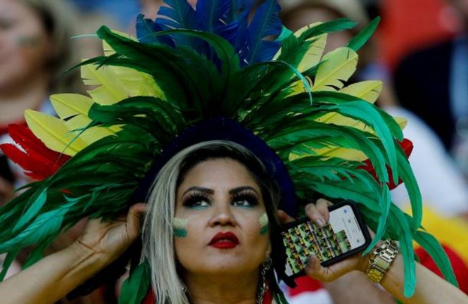 Dàn kiều nữ Brazil ‘đốt cháy’ khán đài World Cup 2018 - ảnh 12