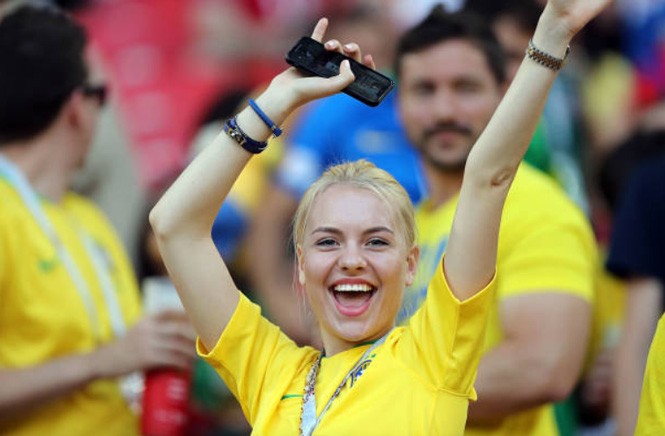 Dàn kiều nữ Brazil ‘đốt cháy’ khán đài World Cup 2018 - ảnh 1