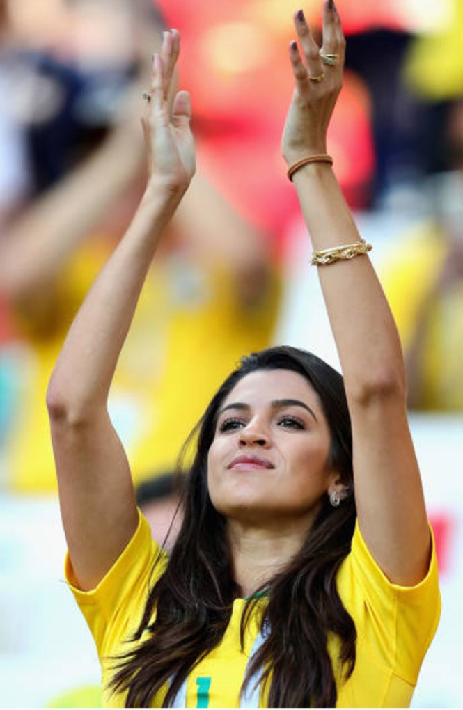 Dàn kiều nữ Brazil ‘đốt cháy’ khán đài World Cup 2018 - ảnh 4