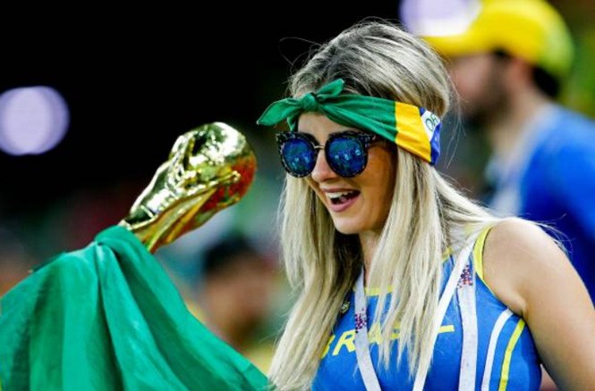 Dàn kiều nữ Brazil ‘đốt cháy’ khán đài World Cup 2018 - ảnh 8