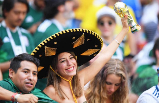 Không thể rời mắt trước dàn ‘hotgirl’ của đội tuyển Brazil và Mexico - ảnh 11