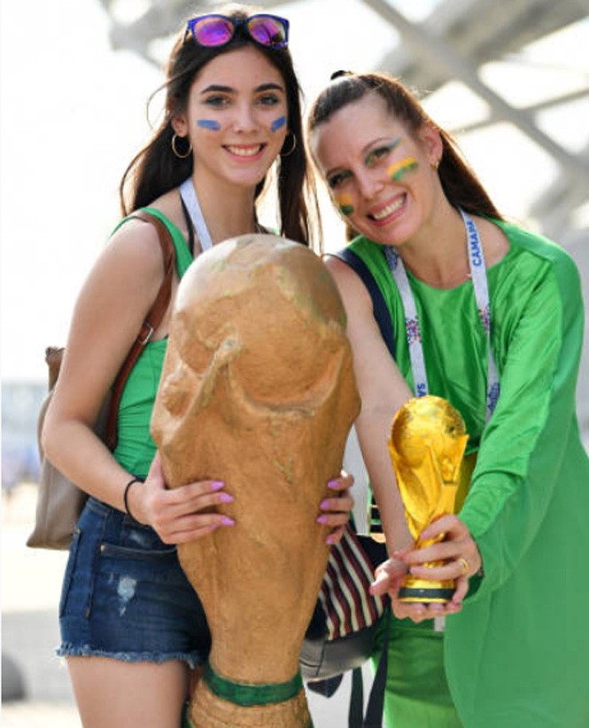 Không thể rời mắt trước dàn ‘hotgirl’ của đội tuyển Brazil và Mexico - ảnh 2