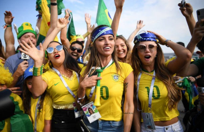 Không thể rời mắt trước dàn ‘hotgirl’ của đội tuyển Brazil và Mexico - ảnh 3