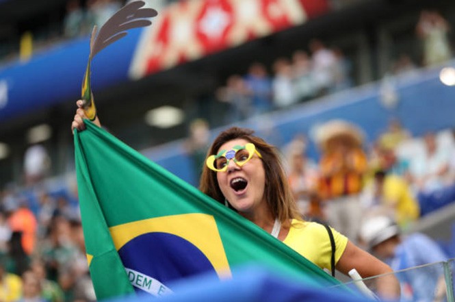 Không thể rời mắt trước dàn ‘hotgirl’ của đội tuyển Brazil và Mexico - ảnh 5