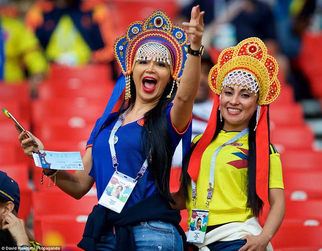 Những bóng hồng gây bão khán đài vòng 1/8 World Cup - ảnh 15