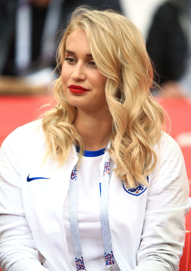 Những bóng hồng gây bão khán đài vòng 1/8 World Cup - ảnh 13