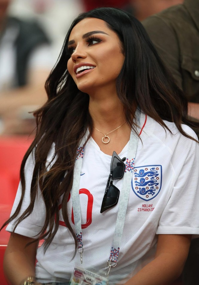 Những bóng hồng gây bão khán đài vòng 1/8 World Cup - ảnh 12