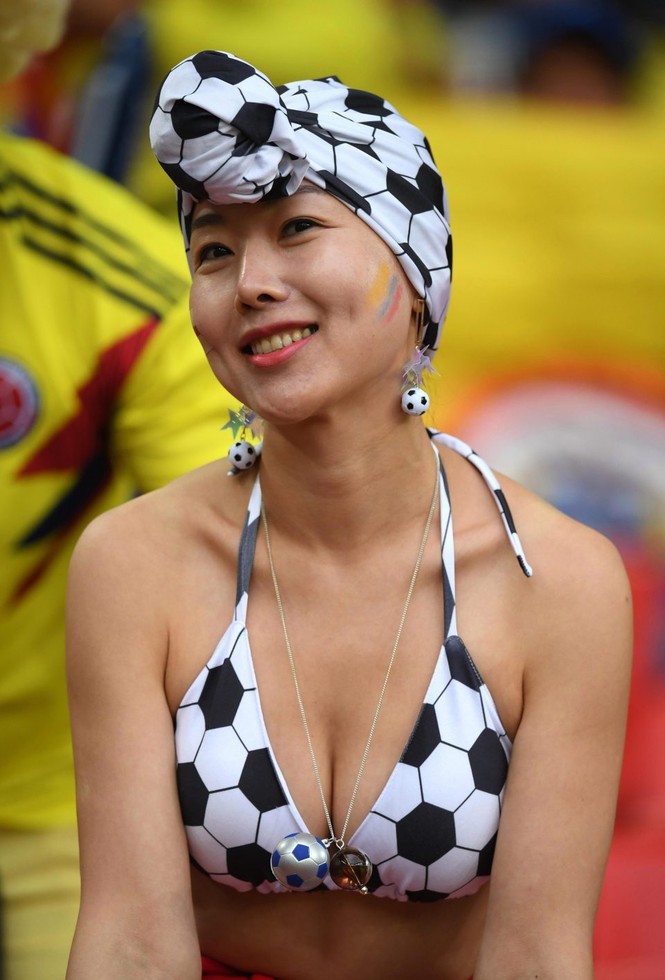 Những bóng hồng gây bão khán đài vòng 1/8 World Cup - ảnh 16