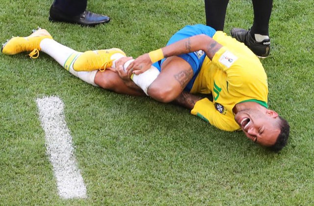 Ro ‘béo’ kêu gọi trọng tài bảo vệ Neymar - ảnh 1