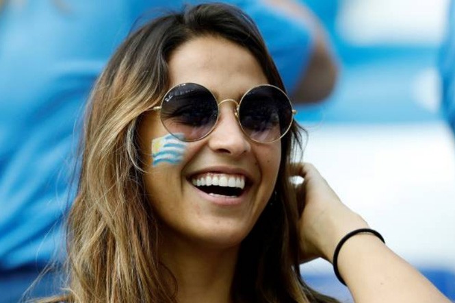 Mãn nhãn với màn đọ của dàn fan nữ tuyển Pháp và Uruguay - ảnh 12