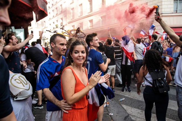 Chùm ảnh hàng ngàn người dân Paris đổ ra đường mừng chức vô địch - ảnh 18