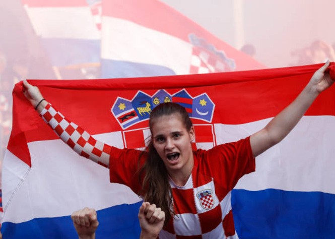 Dàn mỹ nữ tuyển Pháp và Croatia tỏa sắc lần cuối tại World Cup 2018 - ảnh 12