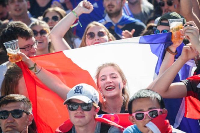 Dàn mỹ nữ tuyển Pháp và Croatia tỏa sắc lần cuối tại World Cup 2018 - ảnh 4