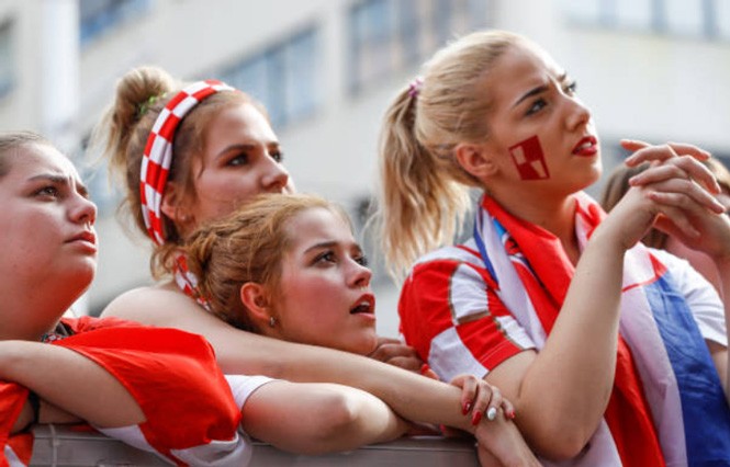 Dàn mỹ nữ tuyển Pháp và Croatia tỏa sắc lần cuối tại World Cup 2018 - ảnh 8