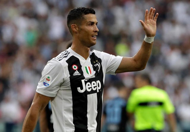 Clip: Tình huống bỏ lỡ cơ hội khó tin của Ronaldo - ảnh 1