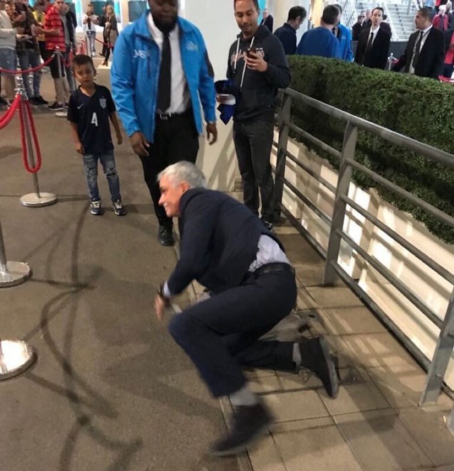 Mourinho ngượng ‘chín mặt’ vì bị ‘vồ ếch’ tại sân Wembley - ảnh 7