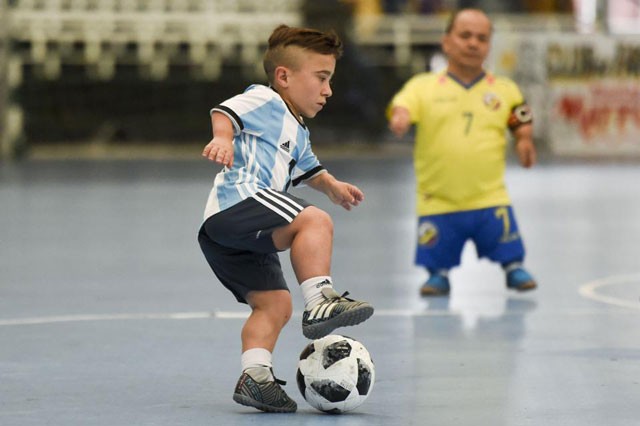 Sự thật bất ngờ về giải bóng đá cho người lùn do Messi tài trợ - ảnh 3
