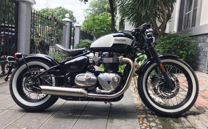 Triumph Bonneville Bobber độ của biker Sài Gòn - ảnh 1