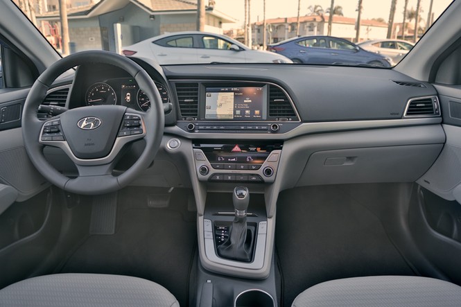 Ưu điểm và nhược điểm của Hyundai Elantra 2018 - ảnh 3
