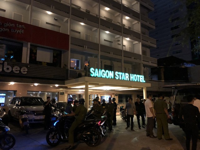 Bên trong nhà hàng bia ôm ở Sài Gòn - ảnh 7