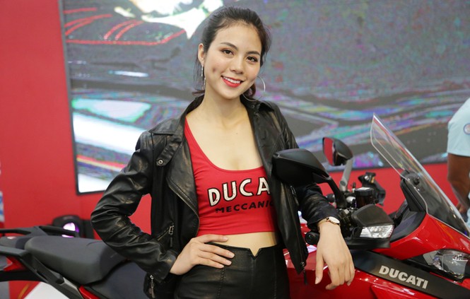 Người đẹp ở triển lãm Vietnam AutoExpo 2018 - ảnh 3