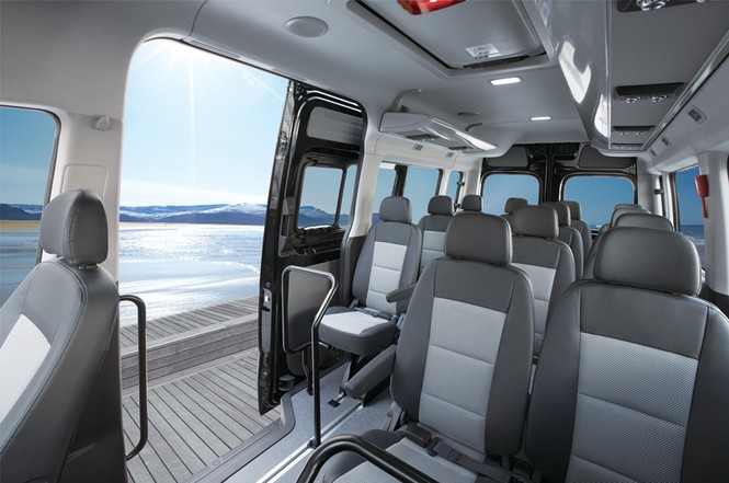 Hyundai Solati giá 1,08 tỷ cạnh tranh Ford Transit ở Việt Nam - ảnh 2