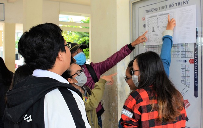 Hàng ngàn thí sinh Cà Mau, Bạc Liêu đến điểm thi tốt nghiệp THPT - ảnh 1
