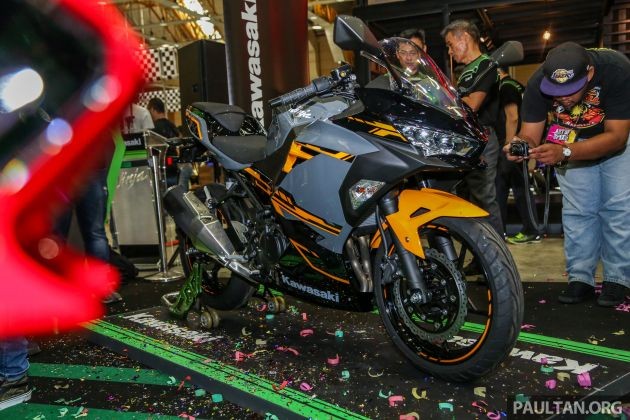 Kawasaki Ninja 250 2018 có giá bán 132 triệu đồng tại Malaysia - ảnh 1
