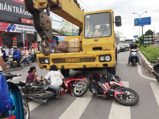 xe cứu hộ gây tại nạn - ảnh 1
