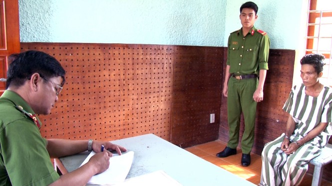 Khởi tố nghịch tử giết cha mẹ ruột, đâm cháu trọng thương - ảnh 1