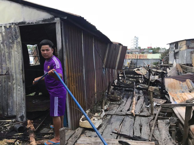 Supported 17 million VND for 7 burned houses in the floating Cai Rang market - photo 3