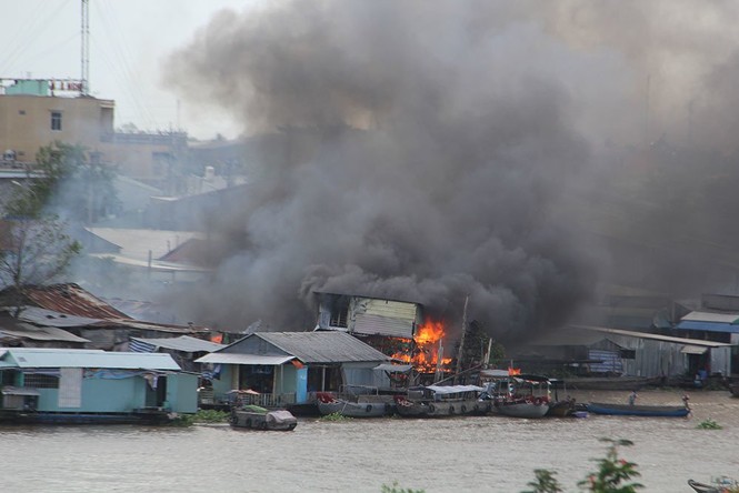 VND7 million for 7 burned houses in the floating Cai Rang market - photo 4
