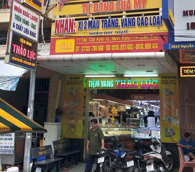 Vụ 100 USD: Chủ tiệm vàng chính thức được nhận lại 20 viên kim cương - ảnh 1