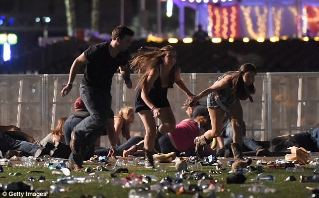 Sát thủ Las Vegas bắn nhân viên an ninh trước khi xả súng vào đám đông - ảnh 1